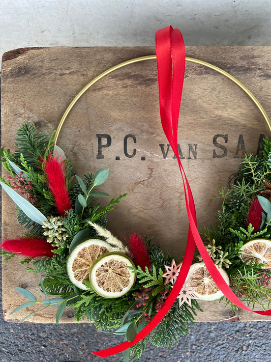 Puoliksi kukitettu kranssi